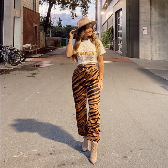 Pumpkin Spice Graphic Tee - Picture 4 of 4